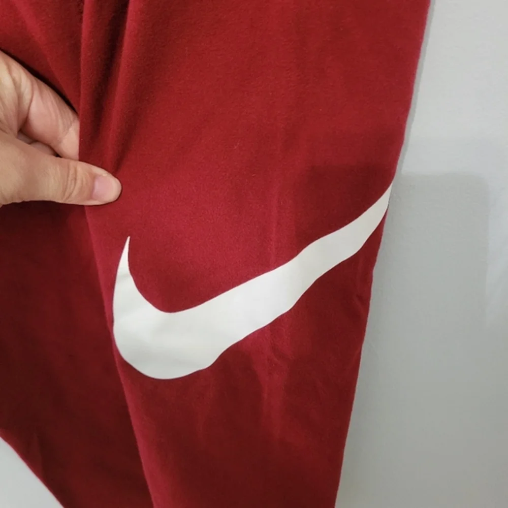 Nike Women's Sportswear Club Leggings Size XL Side Swoosh‎ High Waisted Garnet